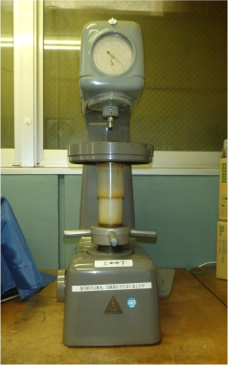 ロックウェル硬度測定機